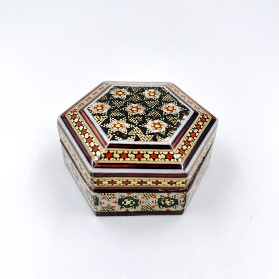 İran’ın El İşlemesi Hatem Mücevher Kutusu Ebat : ( 6 x 6 cm )