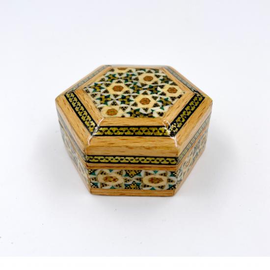 İran’ın El İşlemesi Hatem Mücevher Kutusu Ebat : ( 6 x 6 cm )