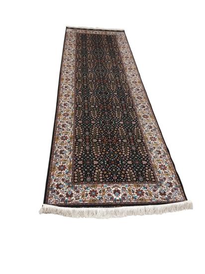 Modal İpek Makina Halı Ebat: (300 x 90) cm