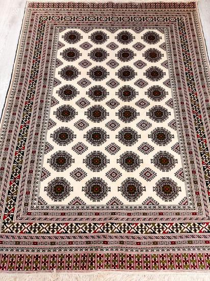 Iran’s Handwoven Khorasan Carpet Size: ( 189cm x 133 cm)