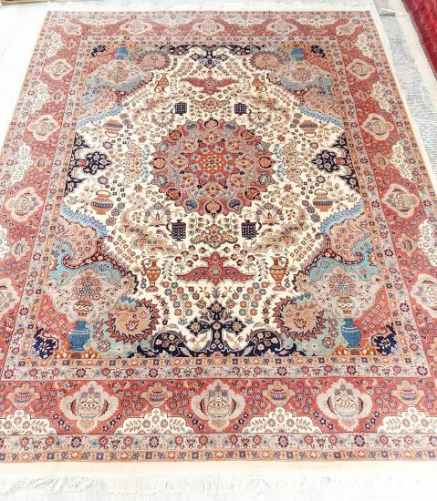 Iran’s Handwoven İsfahan Carpet Size: (244 x 307) cm