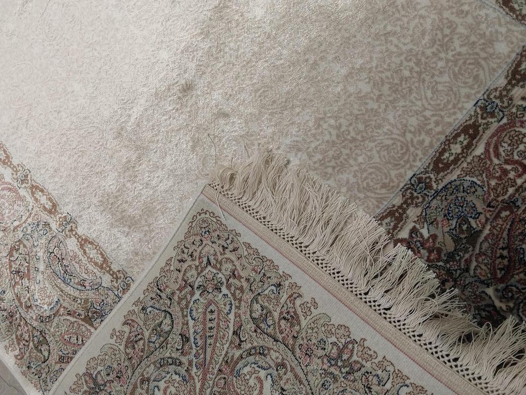  Machine Made Carpet Size: (300 x 80) cm