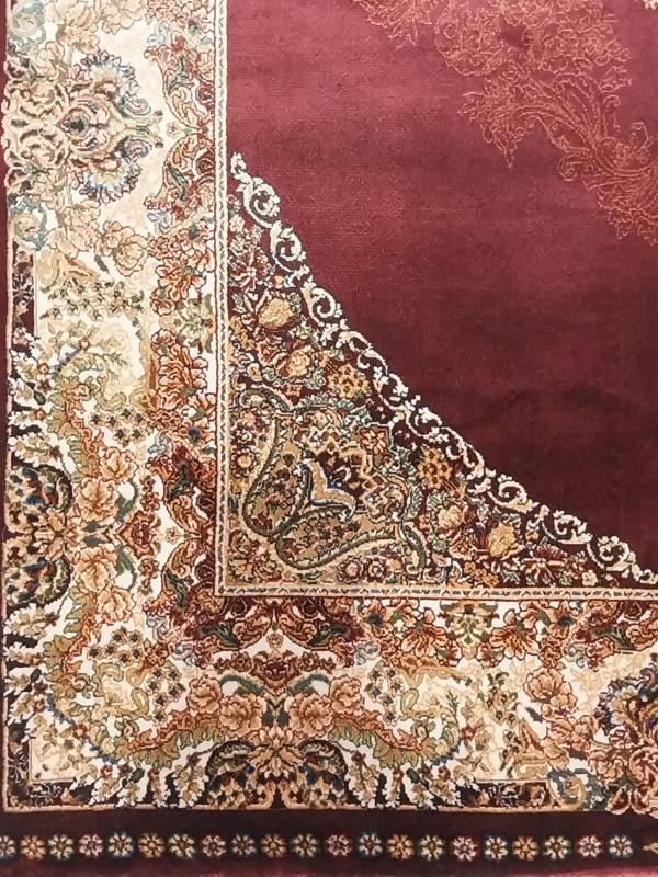  Machine Made Carpet Size: (85 x 300) cm