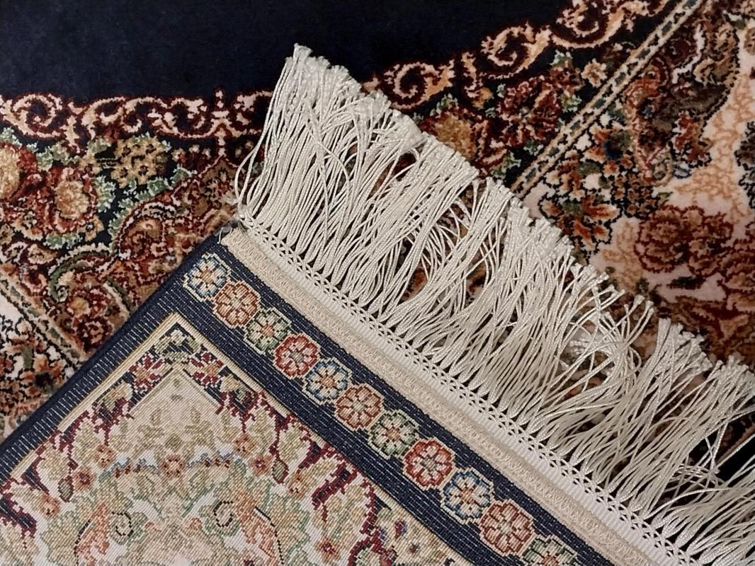  Machine Made Carpet Size: (300 x 80) cm