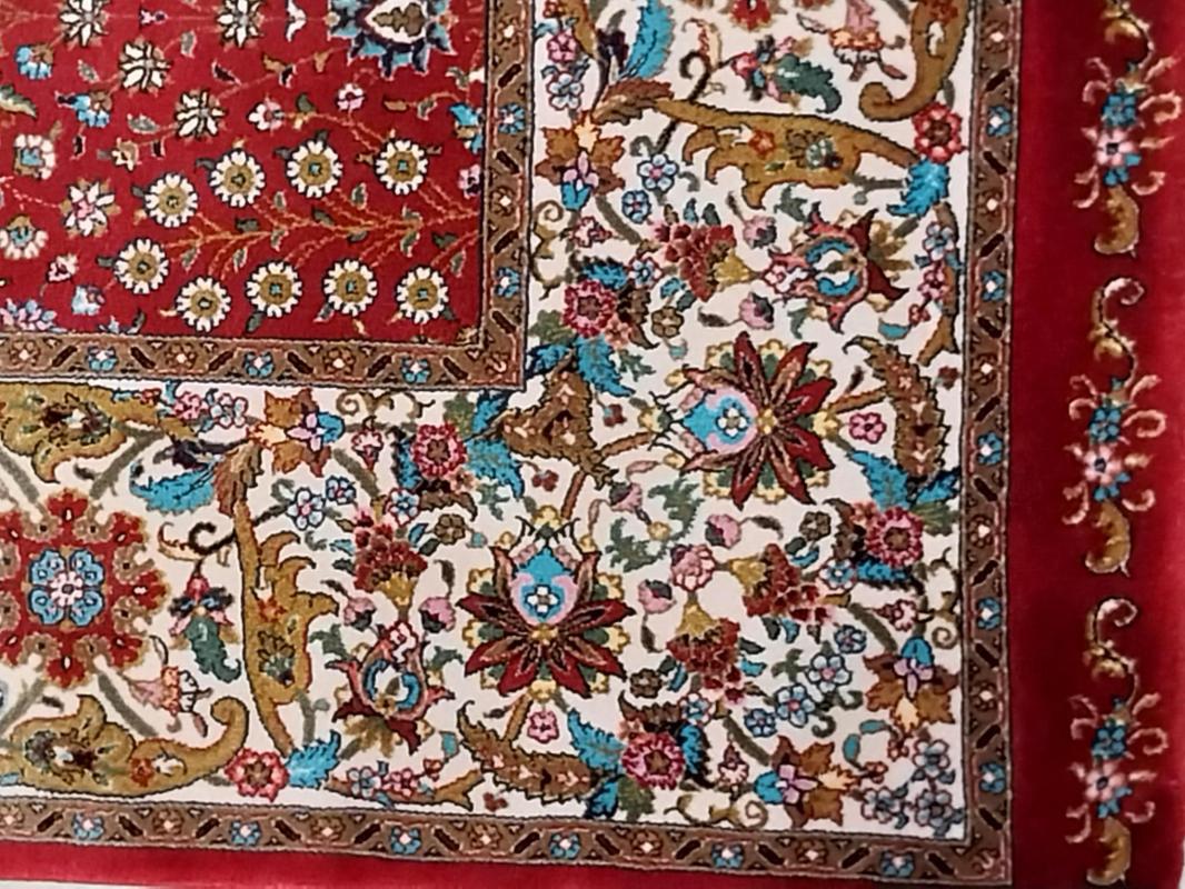  Machine Made Carpet Size: (300 x 80) cm