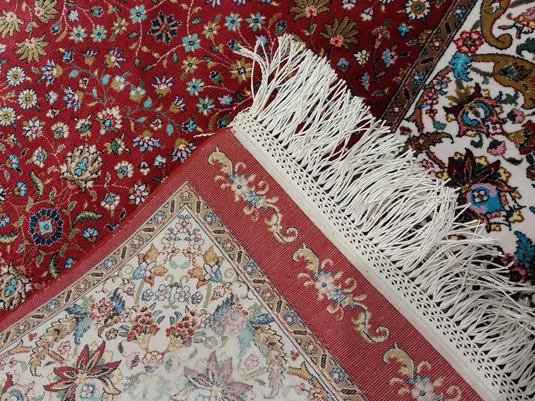  Machine Made Carpet Size: (300 x 80) cm