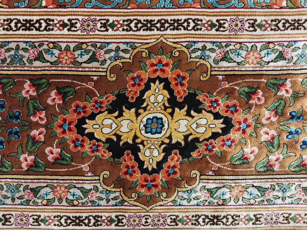 Modal Silk Machine Made Carpet Size: (250 x 350) cm
