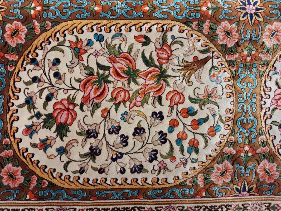 Modal Silk Machine Made Carpet Size: (250 x 350) cm
