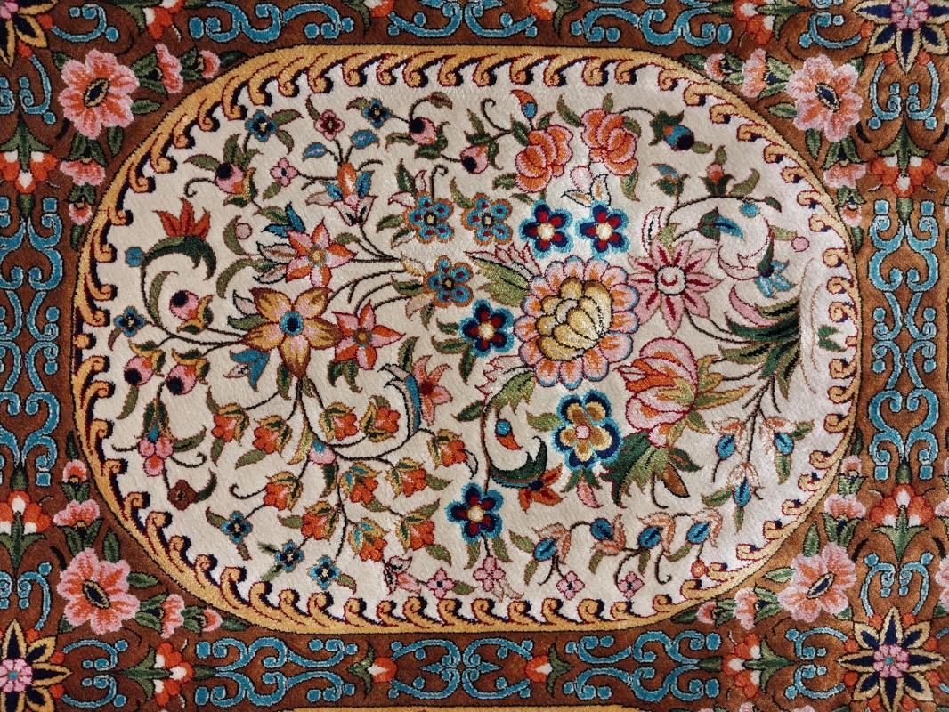 Modal Silk Machine Made Carpet Size: (250 x 350) cm