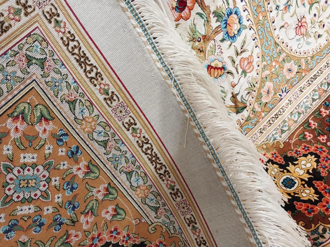 Modal Silk Machine Made Carpet Size: (250 x 350) cm