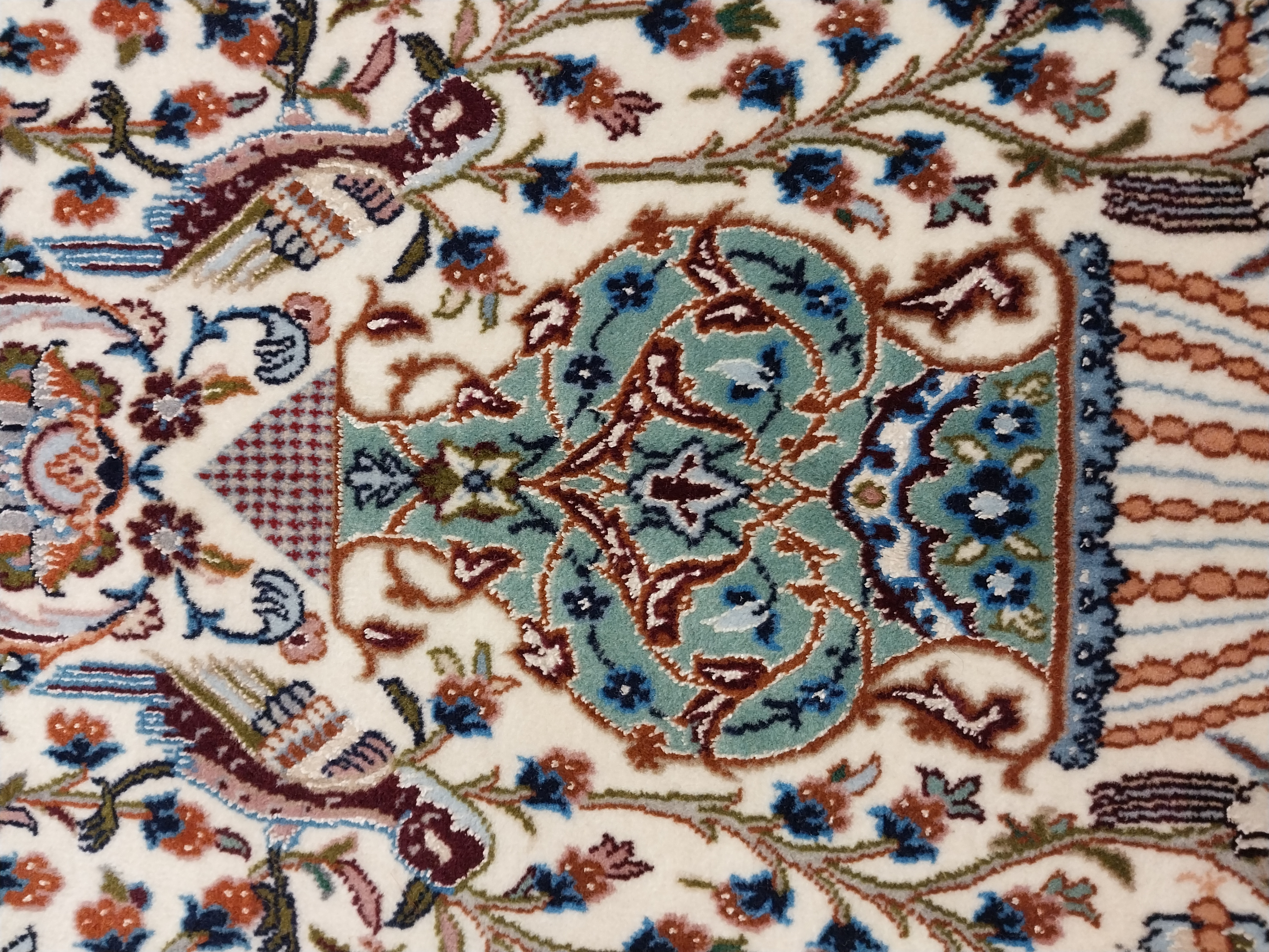 İran’ın%20El%20Dokuma%20İsfahan%20Halısı%20(125%20x%20203)%20cm